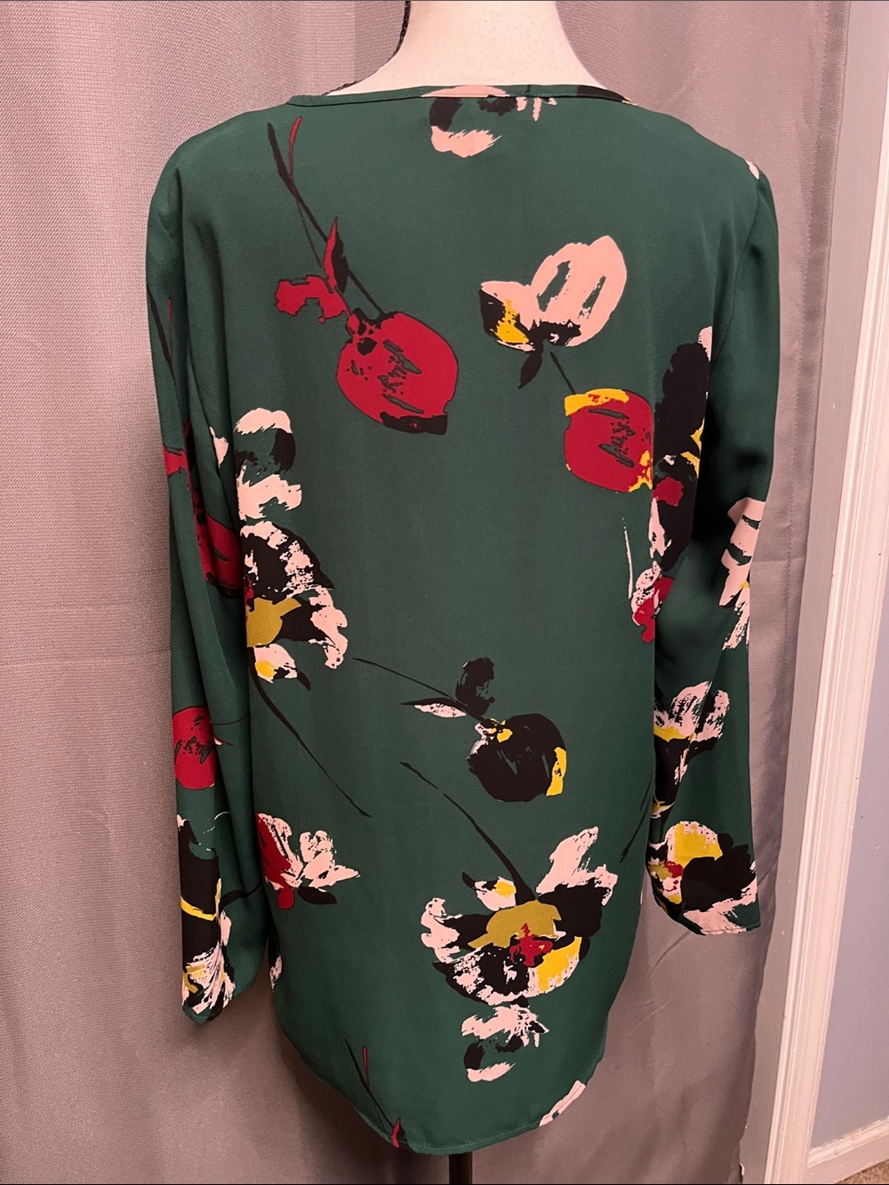 Chaus Forest Green Floral Zip-Front Long Sleeve Top - Picture 3 of 5